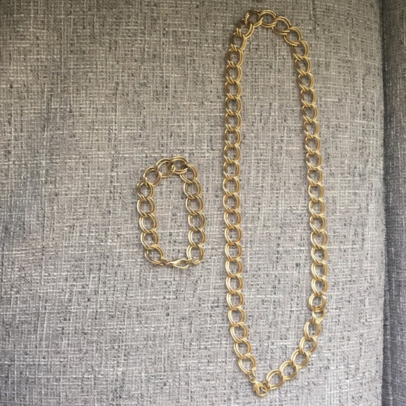 unknown Jewelry - Vintage EUC GoldTone Set- Beautiful Double Link Necklace & (Charm) Bracelet Wow